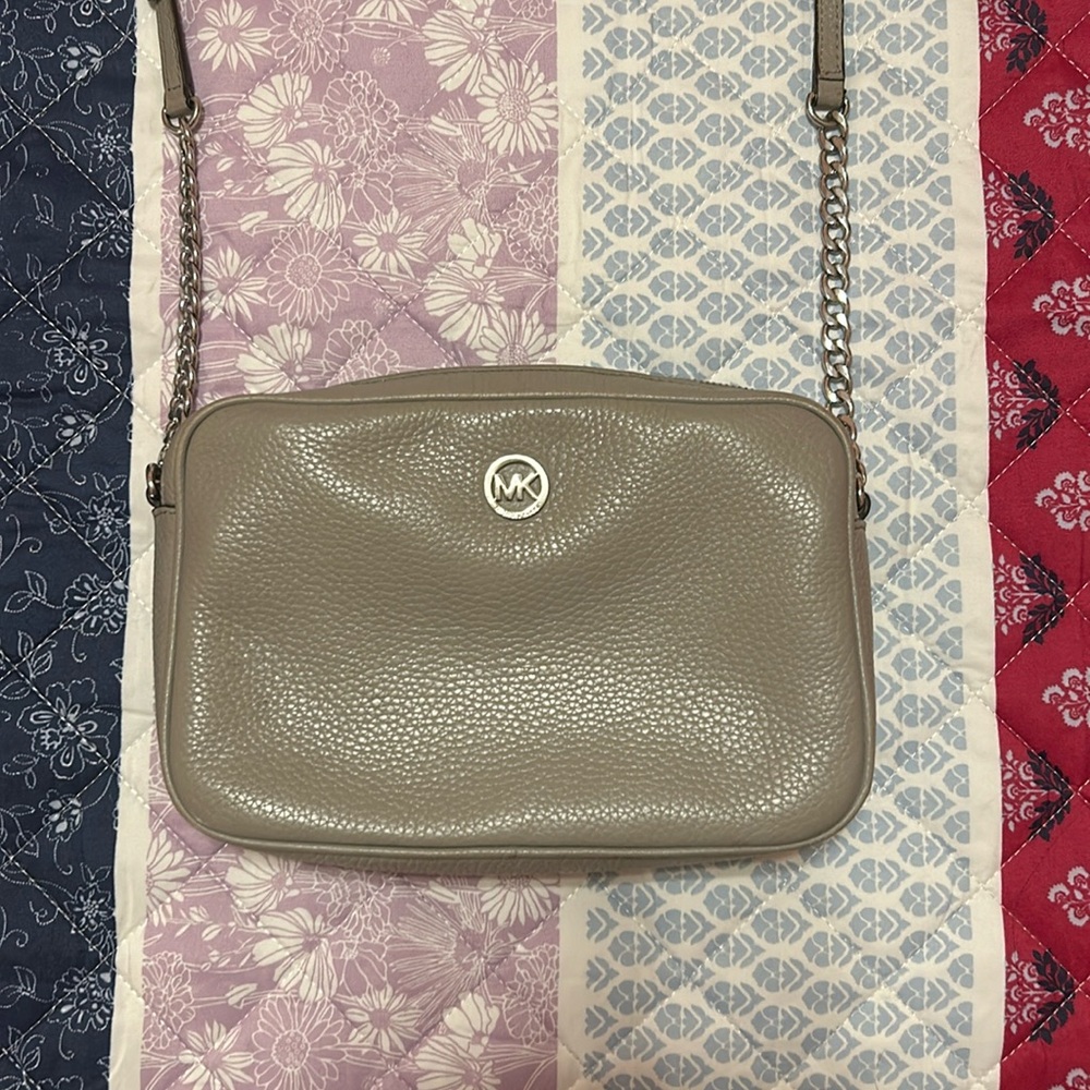 Michael Kors cross body bag. Color is in grey:)